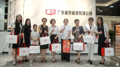 Ů��ҵ��Э���罻������Ա���ټ��Ѳι��쵼